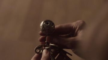Eyeball KeyChain USB of Prairie Johnson / Nina Azarova (Brit Marling) in The OA (S02E07)