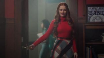 J Équipage Rouge Tippi un pull à col roulé dans l'Obscurité de Pavot porté par Cheryl Fleur (Madelaine Petsch) à Riverdale (Saison 01 Épisode 09)