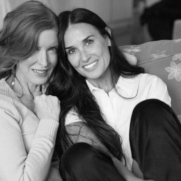 Coton blanc Manches Courtes Polo Shirt porté par Demi Moore sur Instagram