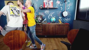 The nike shoes of Squeezie in do you Know really Youtube ?
