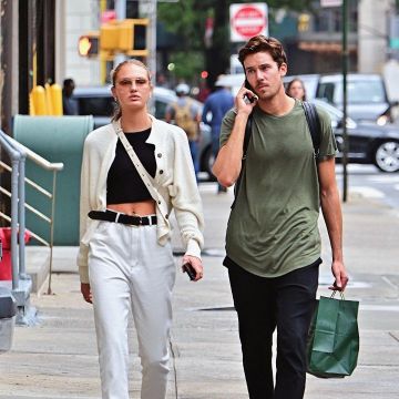 Casetify iPhone XS Coque utilizado por Romee Strijd Out en Nueva York 31 julio, 2019