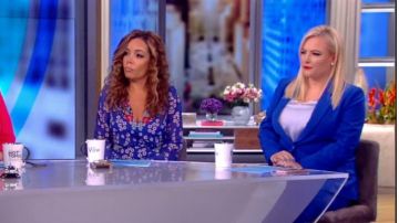 Ted Baker Ariee Slim Adaptés Blazer Bleu porté par Meghan McCain sur La Vue 1 AOÛT 2019