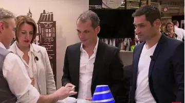 Jacket Navy Blue blazer worn by Roman in My invention is worth gold