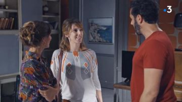 Camiseta estampada de Barbara (Léa François) en Plus belle la vie