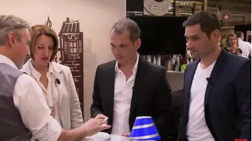 The short sleeve t-shirt White basic worn by Roman in My invention is worth gold