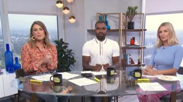 Sandro Lanni Paisley Estampado Camisa Occidental roja usada por Carissa Loethen Culiner en E! Noticias AGOSTO 1, 2019