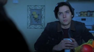  Chaqueta de mezclilla Black Bering usada por Jughead Jones (Cole Sprouse) en Riverdale Temporada 01 Episodio 11