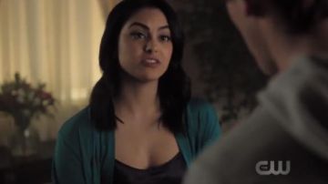 Noire Chemise portée par Veronica Lodge (Camila Mendes) à Riverdale Saison 1 Épisode 11