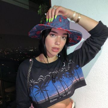 RE/FAIRE + L'Attico Graphique et de la Culture du Coton T-Shirt porté par Dua Lipa sur son Instagram account @dualipa