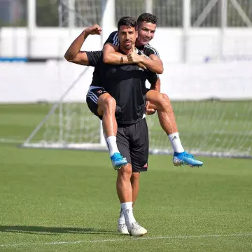 Les Chaussures de football à  crampons  Nike Legend VII Elite AG PRO de Sergio Ramos sur le compte instagram de @cristiano