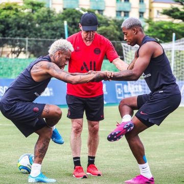 The football Shoes with studs Nike Mercurial Vapor 13 Elite FG Neymar on the account instagram of @neymarjr