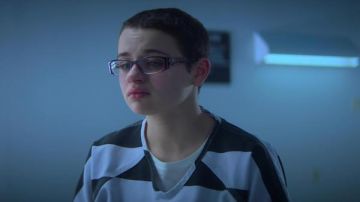 Rectangular Glasses worn by Gypsy Rose Blanchard (Joey King) in The Act (S01E06)