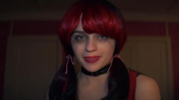 Red and Black Wig worn by Gypsy Rose Blanchard (Joey King) in The Act (S01E06)