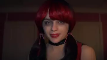 Red and Black Wig worn by Gypsy Rose Blanchard (Joey King) in The Act (S01E06)