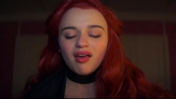 Orange-Red Wig worn by Gypsy Rose Blanchard (Joey King) in The Act (S01E06)