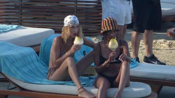 The Bag Habibi Bella Hadid in Bella Hadid & Gigi Hadid Jetski and Read On Holiday