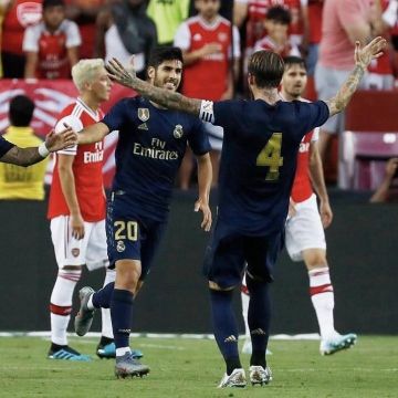 Las botas de fútbol Nike grises y rojas de Sergio Ramos en @sergioramos