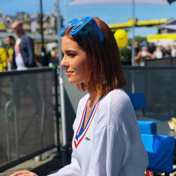 The pullover V-white detail tri-colored Lacoste worn by Maeva Coucke on his account Instagram