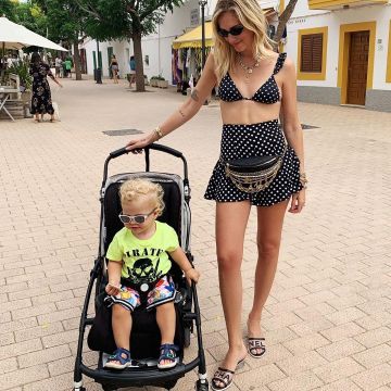 The bum bag black, Chanel, Chiara Ferragni on his account Instagram @chiaraferragni