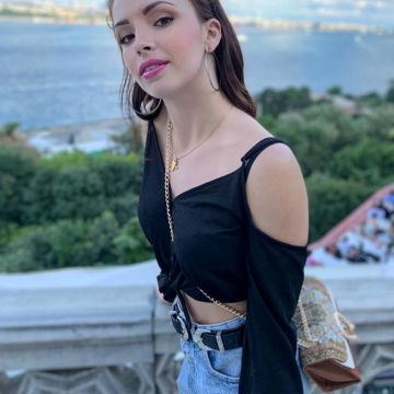 La ceinture double boucle en croco de Marie denigot sur le compte instagram de @marydenigot