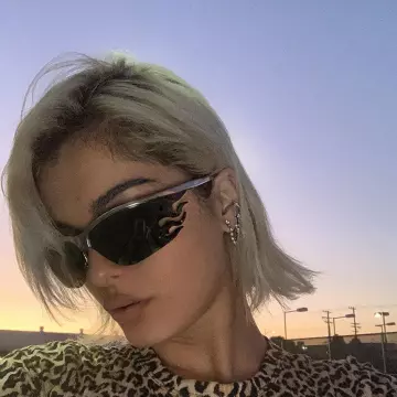 Les lunettes de soleil de Bebe Rexha sur le compte instagram de @beberexha
