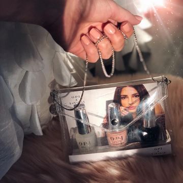 Le kit Sananas x OPI de Sananas sur son compte Instagram @sananas2106