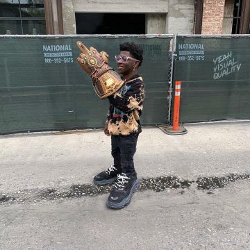 Sneakers Balenciaga Triple S Lil Sin X on the account instagram of @lilnasx