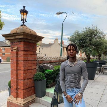 The long sleeve Top Nike Pro Swae Lee on the account instagram of @swaelee