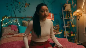 L'étagère échelle dans la chambre de Lara Jean (Lana Condor) dans A tous les garçons que j'ai aimés