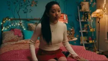 Le lit de Lara Jean ( Lana Condor ) dans A tous les garçons que j'ai aimés