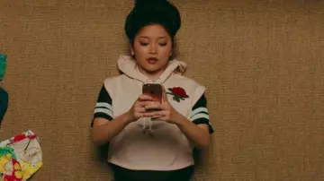 Le téléphone portable de Lara Jean (Lana Condor) dans A tous les garçons que j'ai aimés