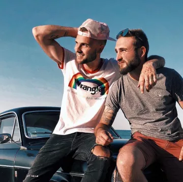 La camiseta "Pride" del Wrangler usada por Bastien Grimal en una publicación de Instagram