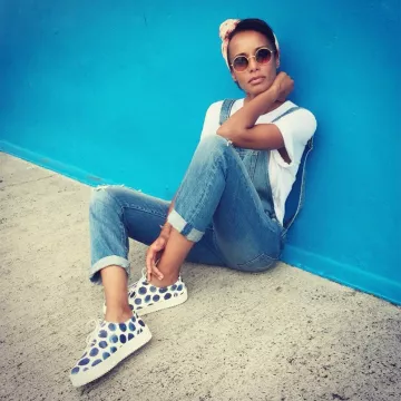The sneakers with polka dots worn by Sonia Rolland on his account Instagram