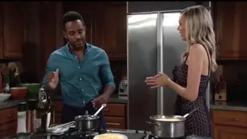 Auto-Portrait Floral Broderie Anglaise Volant Robe en bleu Marine porté par Melissa Ordway comme on le voit dans les Jeunes et Les Agités