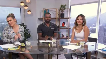 Alexander Wang Pack Mix pantalones de mezclilla y concha con paneles usados por Erin Lim en E! Noticias AGOSTO 2, 2019