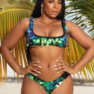 Le Bas de bikini à sequins noirs échancré de Ashanti sur le compte instagram de @ashanti