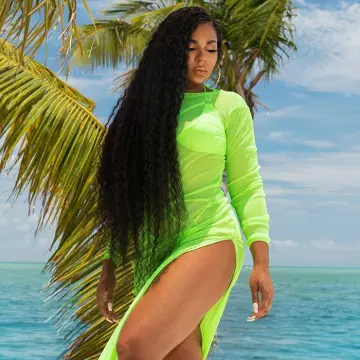 La Robe longue à manches longues en mesh vert citron fluo de Ashanti sur le compte instagram de @ashanti