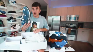 Zapatillas Balenciaga Triple S Cool Blues de Harrison Nevel en el video de YouTube Unboxing A $5000.00 BEST Reviewed Hypebeast Mystery Box!