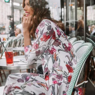 Wide legged Pants with floral print of Iris Mittenaere on the account instagram of @irismittenaeremf