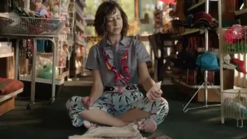 Candy Striped Short Sleeve Shirt worn by Carol Pilbasian (Kristen Schaal) in The Last Man on Earth (Season 02 Episode 01)