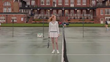 Tory Sport Ruffle Sneaker en blanco nevado / Viñedo usado por Gemma (Zoe Boyle) en Cuatro bodas y un funeral (Temporada 01 Episodio 03)