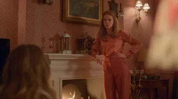 Reiss Elin Pink Blouse usada por Gemma (Zoe Boyle) en Cuatro bodas y un funeral (Temporada 01 Episodio 03)