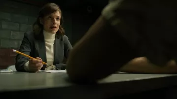 El suéter de cuello de tortuga usado por Kristen Bouchard (Katja Herbers) en Evil (Temporada 1)