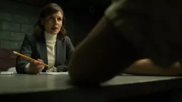 Le pull col roulé porté par Kristen Bouchard (Katja Herbers) dans Evil (Saison 1)