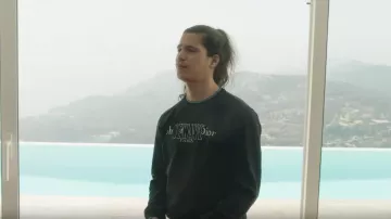 Le sweatshirt noir NEWAVE Dior porté par Moha La Squale dans son clip Ma belle