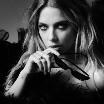 Sunglasses black Ashley Benson on the account instagram of @ashleybenson