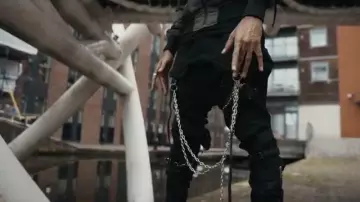 The chain worn by Scarlxrd in her video clip I need Space