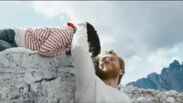 White Long Sleeve Sweater worn by Aaron (Alexander Fehling) in Three Peaks