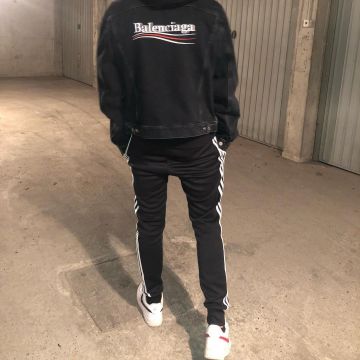 Pantalones de chándal Adidas en la cuenta de Instagram de @Se7venalx