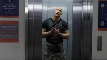 Le pantalon militaire camouflage porté par Bob Stone (Dwayne Johnson) dans Agents Presque Secrets
